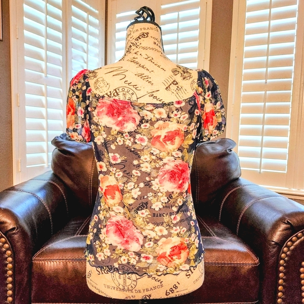 One Clothing Cream Fitted Short Sleeve Blouse